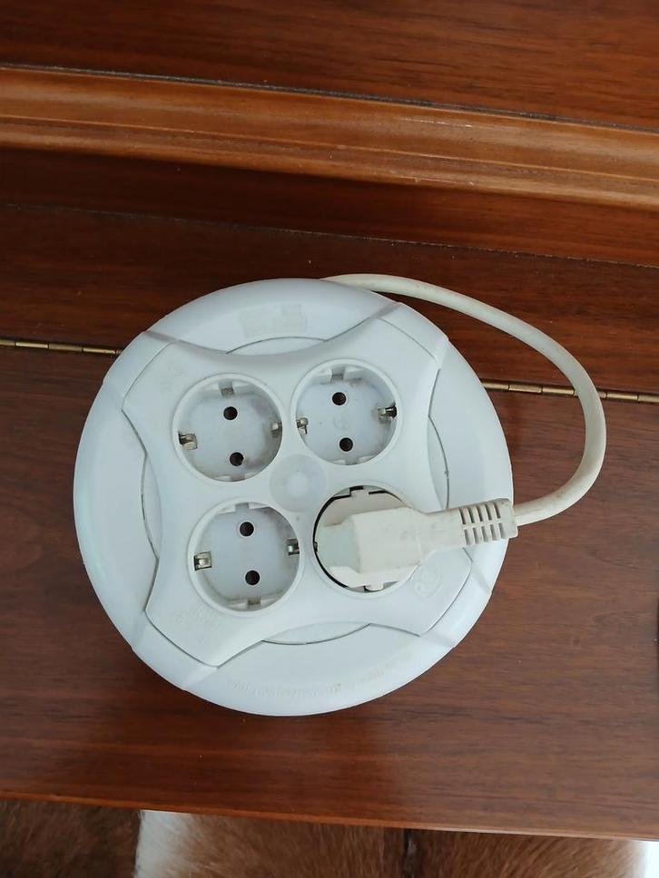 Stekkerdoos/verlengsnoer met 4 ingangen en meer, Computers en Software, Accesspoints, Ophalen of Verzenden