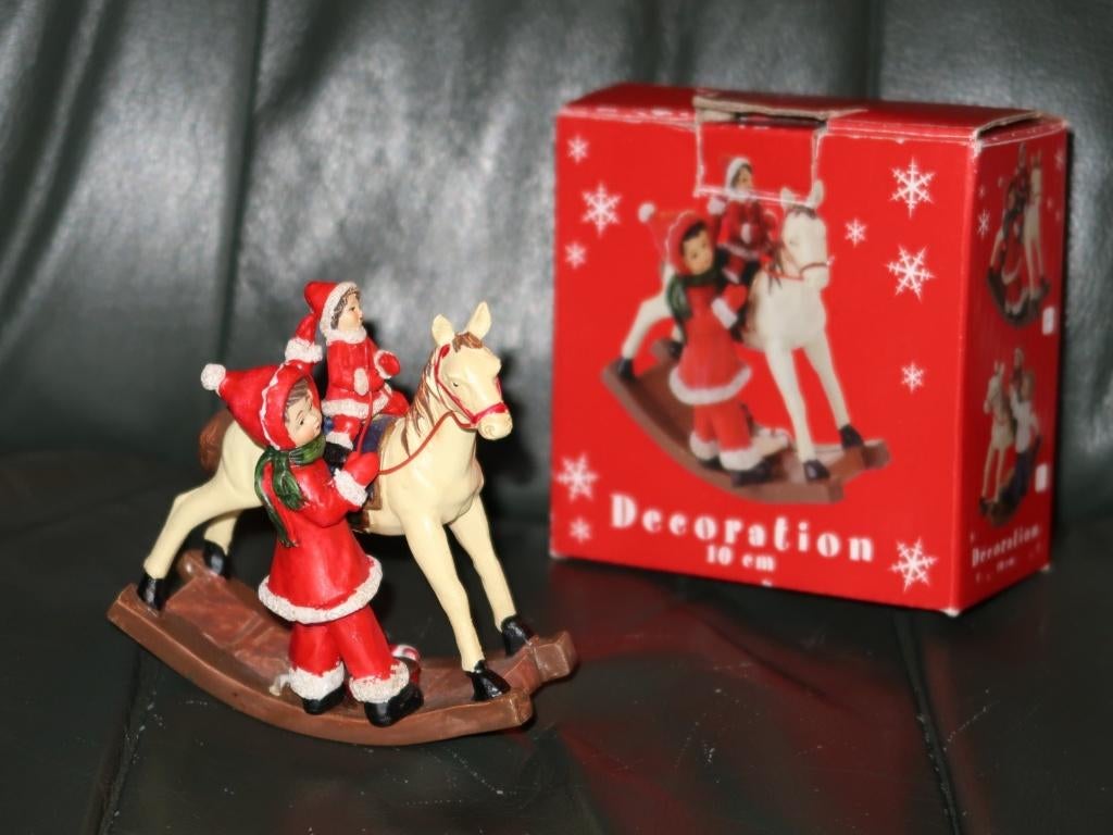 hobbelpaard kerstbeeldje, meisje met pop & paard, voor kerst, Verzenden, Zo goed als nieuw, Mens