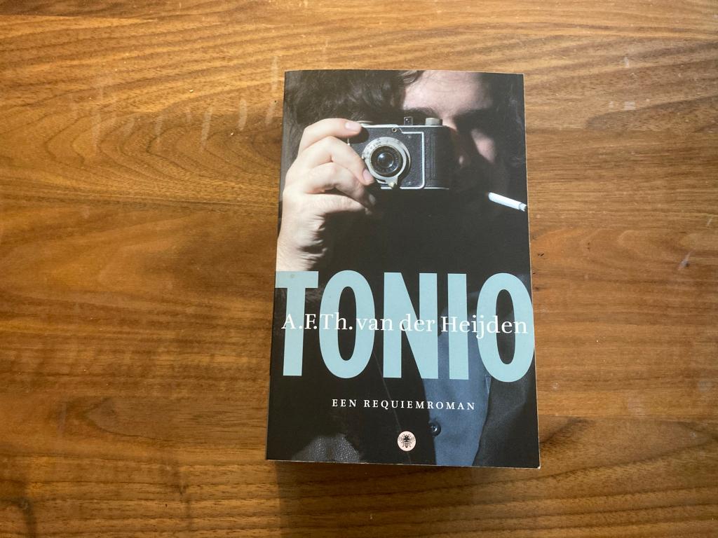 Tonio - afth van der heijden boek roman softcover als nieuw!, Ophalen of Verzenden, Zo goed als nieuw, A.F.Th. van der Heijden