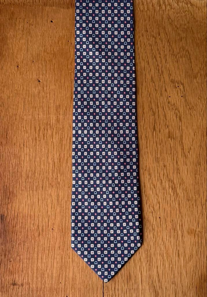 Salvatore Ferragamo Stropdas - Donkerblauw met Patroon, Ophalen of Verzenden, Zo goed als nieuw, Blauw, Met patroon