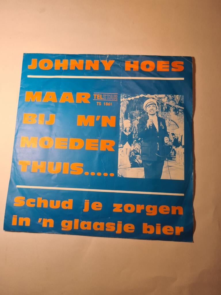 Johnny Hoes - Maar bij m'n moeder thuis, Cd's en Dvd's, Vinyl Singles, 7 inch, Single, Ophalen of Verzenden, Zo goed als nieuw