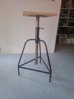 Werktafel in hoogte verstelbaar., Ophalen