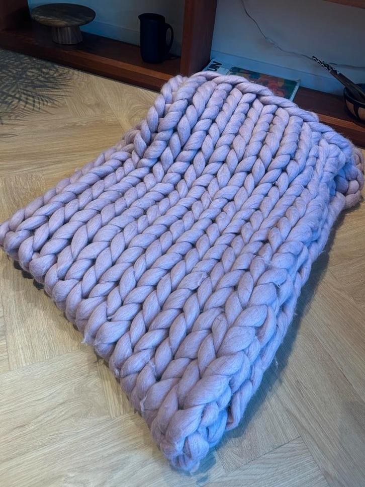 Handgeknoopt wollen deken - roze/lila - decoratief/verzwaard, Huis en Inrichting, Woonaccessoires | Plaids en Woondekens, Zo goed als nieuw