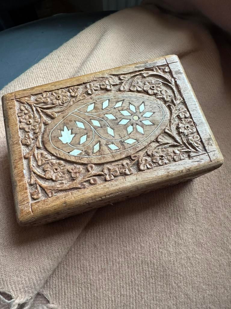 Houtsnijwerk sigaretten kistje, Ophalen of Verzenden