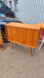 Vintage dressoir met schuifdeuren Jaren 60, Huis en Inrichting, Kasten | Dressoirs, Gebruikt, Z, Ophalen of Verzenden, ,