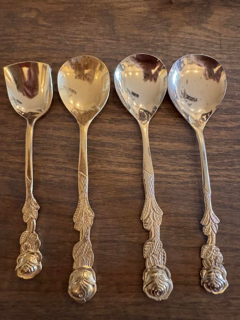 Goud kleurige lepeltjes met roos, Antiek en Kunst, Antiek | Bestek, Ophalen of Verzenden
