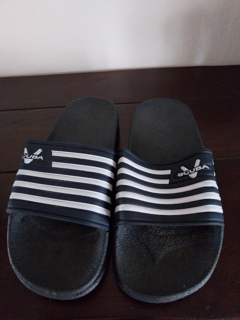 BADSLIPPERS NIEUW, Kleding | Heren, Badmode en Zwemkleding, Ophalen of Verzenden, Overige maten, Zwart