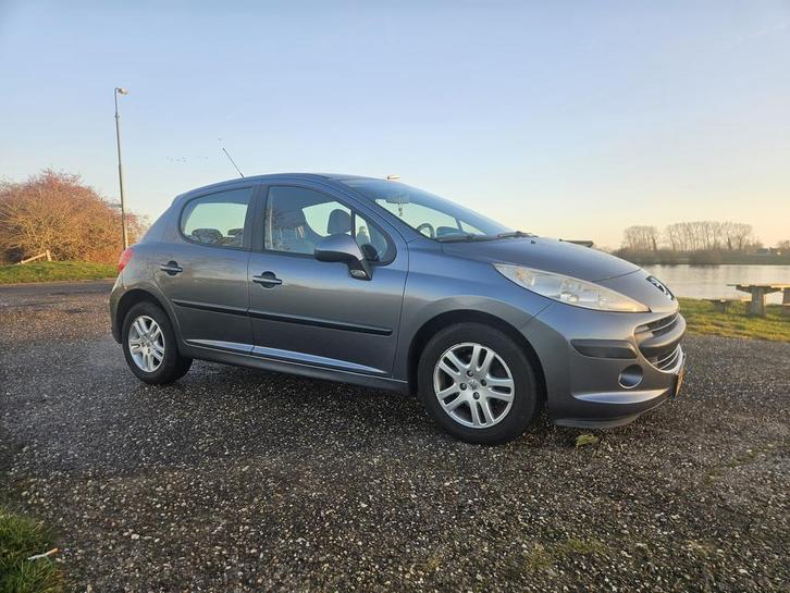 Peugeot 207 - APK 03-2027, Auto's, Peugeot, Particulier, Benzine, B, Hatchback, Handgeschakeld, Origineel Nederlands, Zilver of Grijs