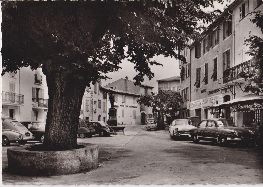 Frankrijk, Mougins met auto's, Panhard PL17 , Hillman Minx, Ophalen of Verzenden, 1940 tot 1960, Gelopen, Frankrijk