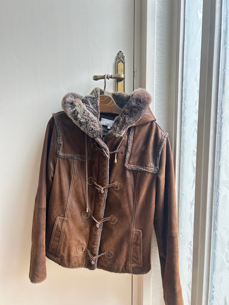 Te koop: Essentials leren jas met bontkraag Maat 40 €15,00, Ophalen of Verzenden, Gedragen, Maat 38/40 (M), Bruin