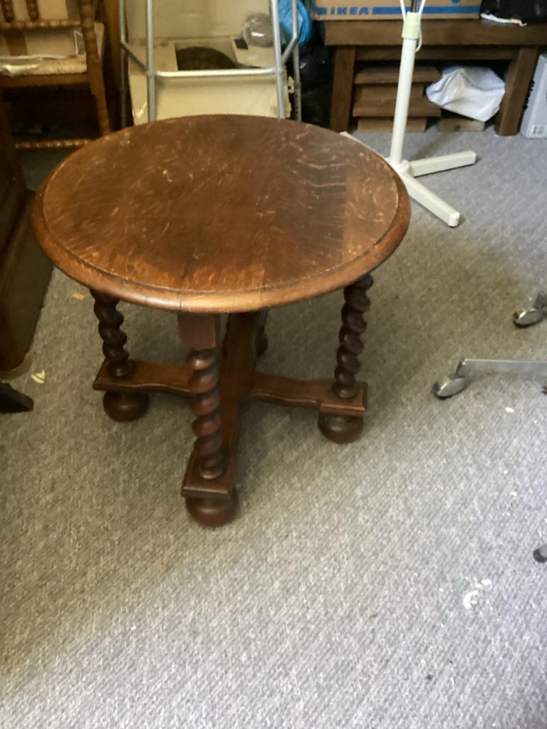 Antieke houten bijzettafel met gedraaide poten, Minder dan 55 cm, Gebruikt, Rond, Hout