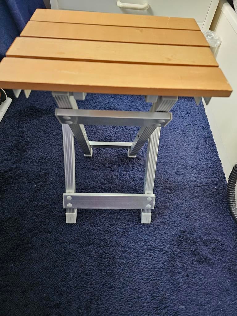 Nieuwe aluminium krukje gemakkelijk inklapbaar voor bijzetta, Ophalen of Verzenden, Nieuw
