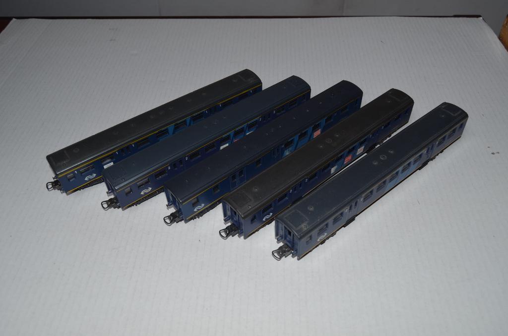 Lima rijtuigen, een standaard stam Plan E, HO, gebruikt., Hobby en Vrije tijd, Modeltreinen | H0, Gebruikt, Gelijkstroom, Wagon