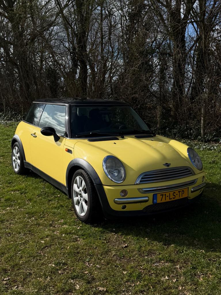 Leuke gele Mini Cooper – goed onderhouden APK tot april 2027, Auto's, Mini, Voorwielaandrijving, 15 km/l, 4 stoelen, Origineel Nederlands