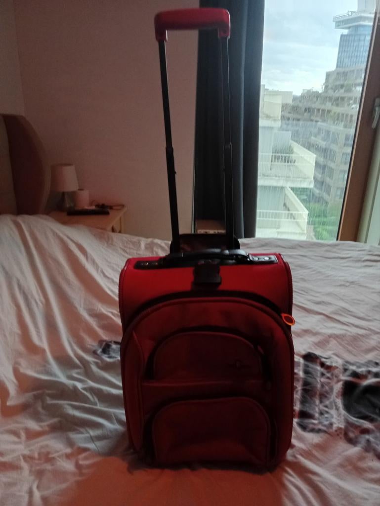 Rode handbagage koffer met wieltjes - 45x35x20cm, Sieraden, Tassen en Uiterlijk, Koffers, Overige materialen, Wieltjes, Gebruikt