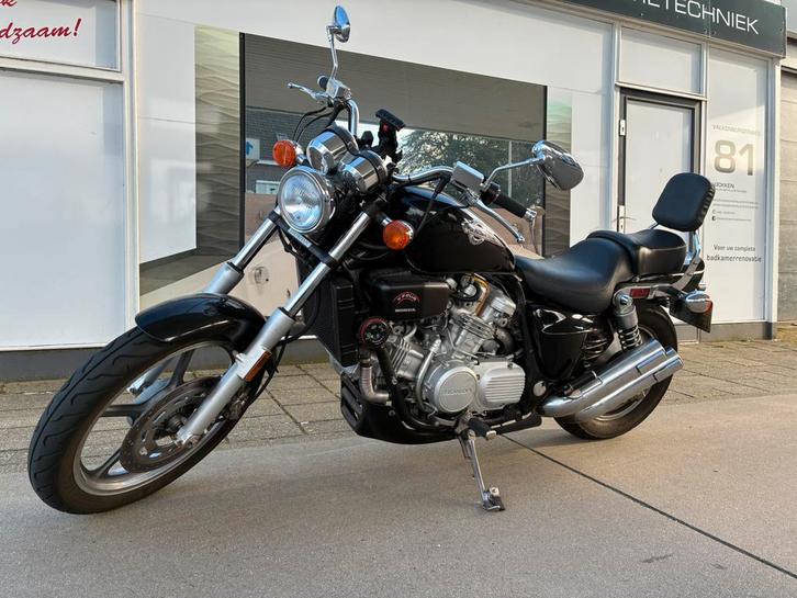 Honda vf700 supermagna, Motoren, Motoren | Honda, Particulier, Chopper, meer dan 35 kW, 4 cilinders, Motorrijbewijs A, LED Verlichting