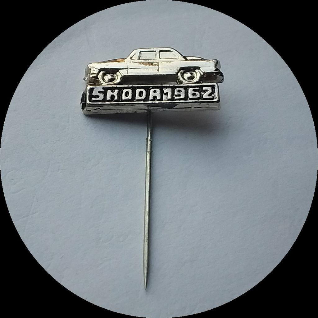 SKODA 1962 speldje, Ophalen of Verzenden, Zo goed als nieuw, Transport, Speldje of Pin