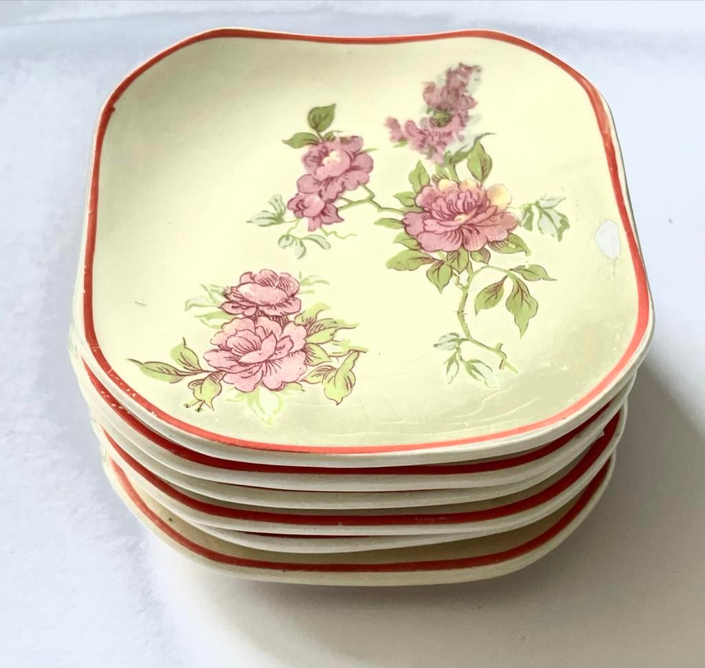 Zes Maastrichts aardewerk onderzetters met bloemmotief, Ophalen of Verzenden