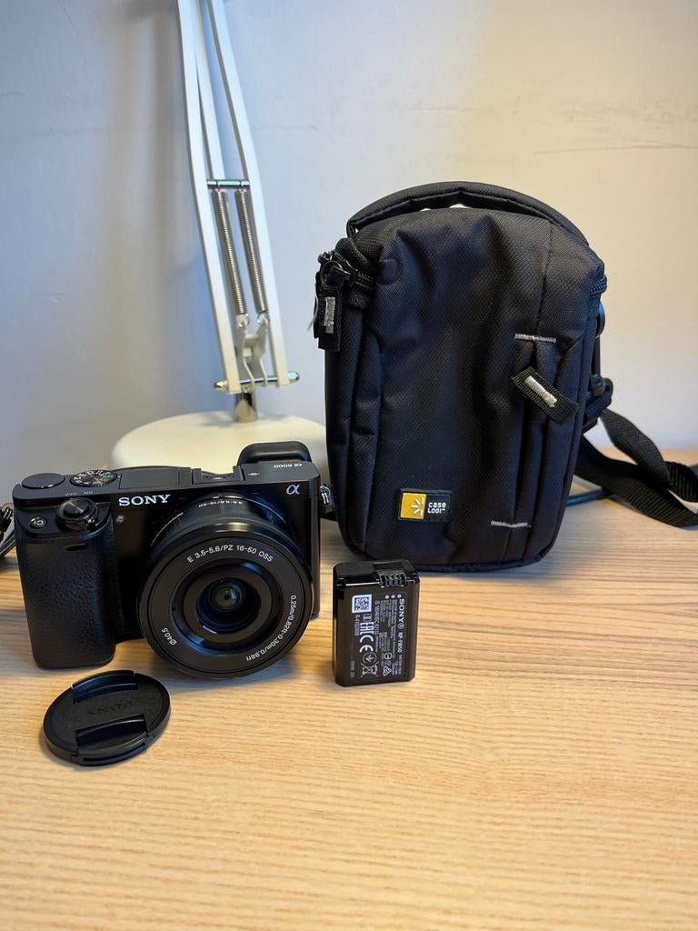 Sony Alpha 6000 + Kitlens, batterij, oplaadkabel, cameratas, Compact, Ophalen of Verzenden, Zo goed als nieuw, 4 t/m 7 keer
