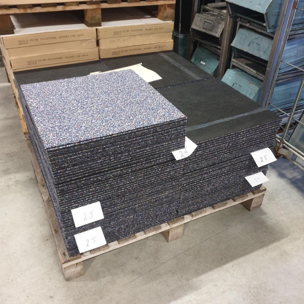 prachtige partij NIEUWE  projectkwaliteit tapijttegels blauw, Ophalen, 75 m² of meer, Nieuw, Grijs