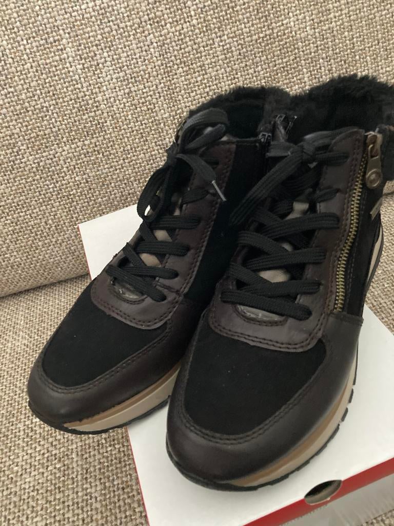Rieker schoenen maat 41 - Verzenden of ophalen in Boxtel, Ophalen of Verzenden, Gedragen, Bruin, Lage of Enkellaarzen