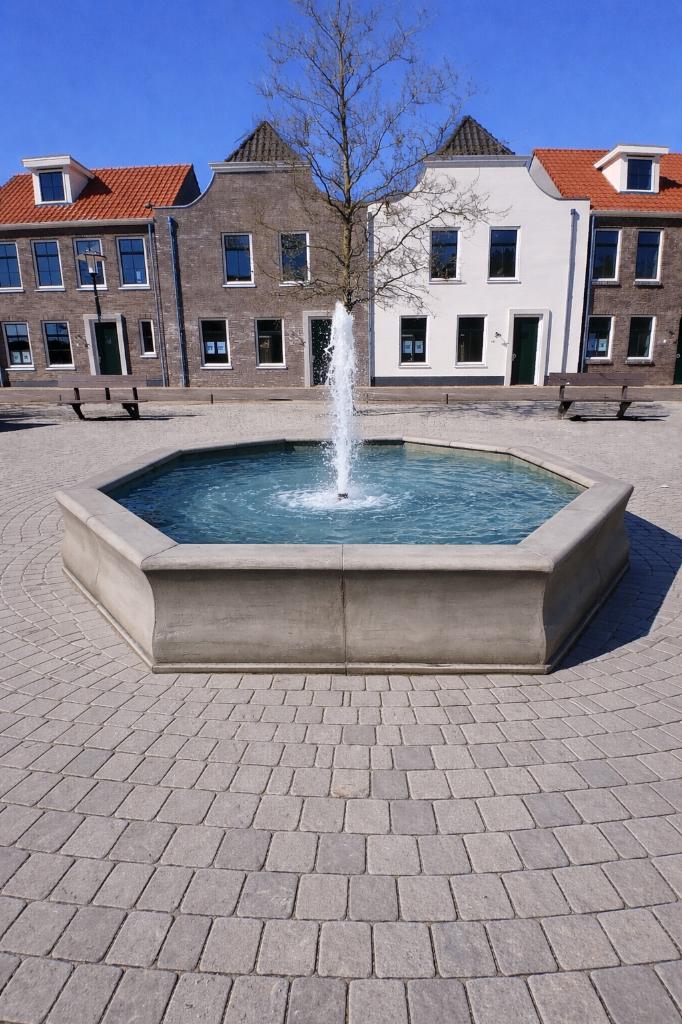 Fontein rand met watersproeier, Tuin en Terras, Ophalen, Nieuw, Beton, Fontein