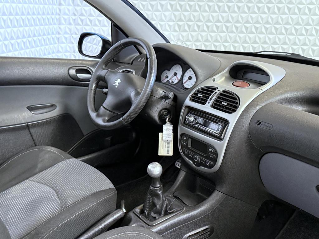 Peugeot 206 CC 1.6-16V van de 1e eigenaar! (2001), Auto's, Peugeot, Voorwielaandrijving, Gebruikt, Metallic lak, 4 cilinders