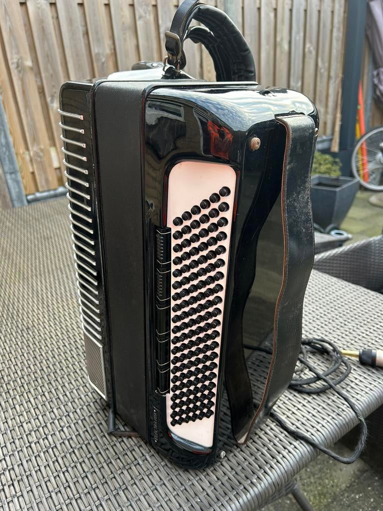 Elektrische Accordeon Hohner,120 bas, met koffer, goed staat, Muziek en Instrumenten, Accordeons, Gebruikt, Met koffer, Hohner
