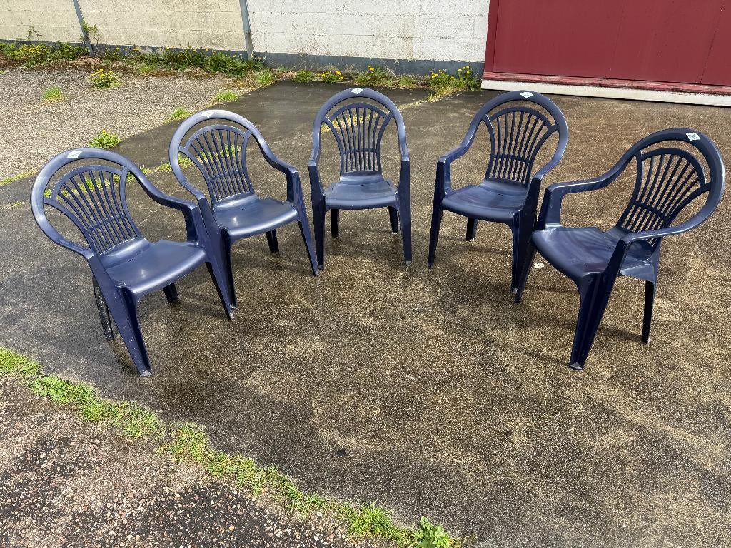 Vijf blauwe kunststof tuinstoelen, Ophalen, Gebruikt, Kunststof, Stapelbaar