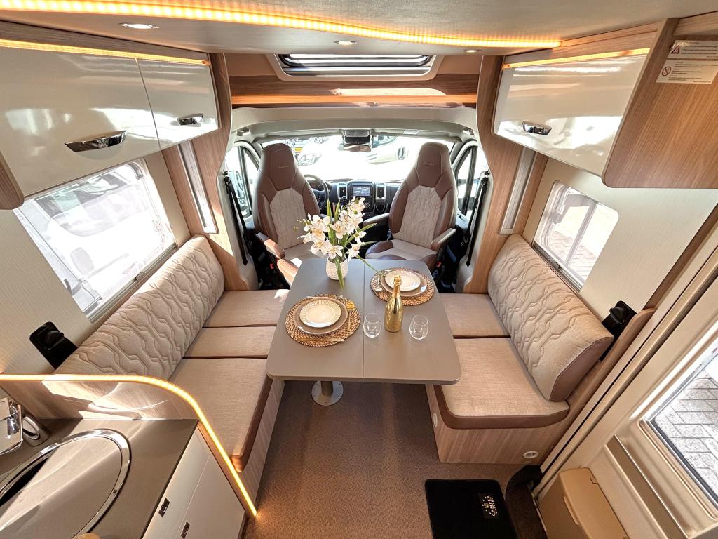 Bürstner Lyseo 727 Time Limited 9T AUT ENKELE BEDDEN HEFBED, Caravans en Kamperen, Automaat, Fiat, 7 tot 8 meter, Bedrijf