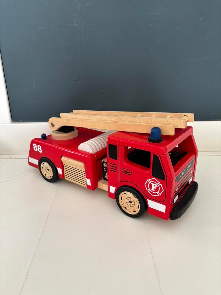 Houten brandweerwagen / ladderwagen Pintoy, Ophalen of Verzenden, Zo goed als nieuw