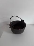 Antieke gietijzeren ketel met handvat en poten, Ophalen