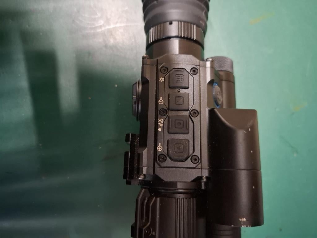 Dag en nachtzicht richt kijker Te Koop, Ophalen, Zo goed als nieuw