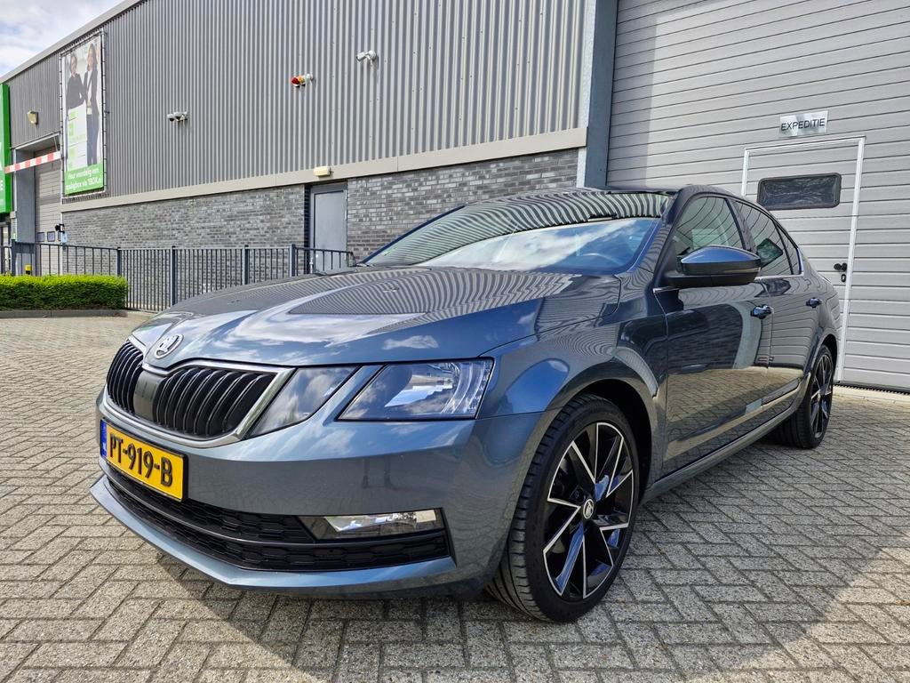 Skoda Octavia 1.4 TSI Ambition Business Dsg 7v (2017), Auto's, Skoda, 1169 kg, Euro 6, 4 cilinders, Leder en Stof