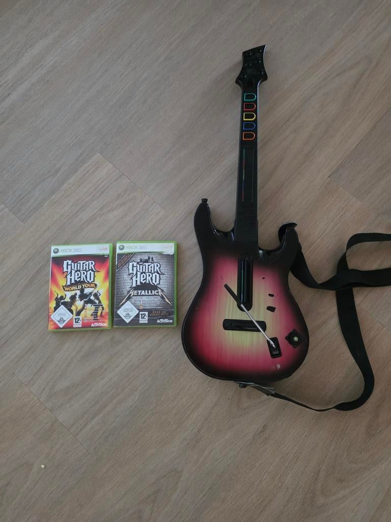 Guitar Hero set: gitaar met World Tour & Metallica Xbox 360, Spelcomputers en Games, Muziek, Gebruikt, 2 spelers, Eén computer