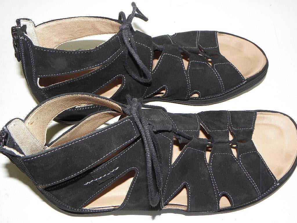 Zwarte Hartjes XS hoge sandalen maat 41, Zwart, Zo goed als nieuw, Hartjes, Sandalen of Muiltjes