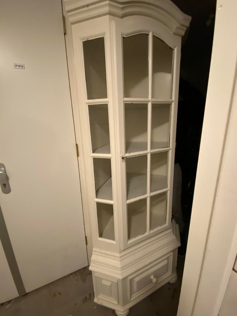 Witte vitrine hoekkast met lade, Huis en Inrichting, Kasten | Vitrinekasten, Ophalen, Gebruikt, 50 tot 100 cm, Met lade(s)