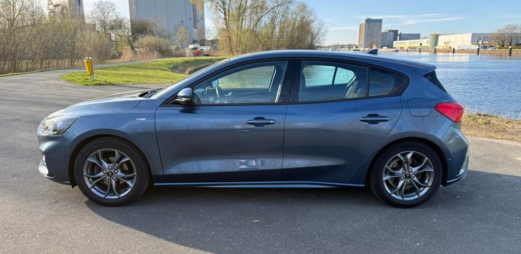 Ford Focus EcoBoost ST Line Stuur/Stoelverwarming Keyless Go, Auto's, 125 pk, Zwart, Blauw, Origineel Nederlands