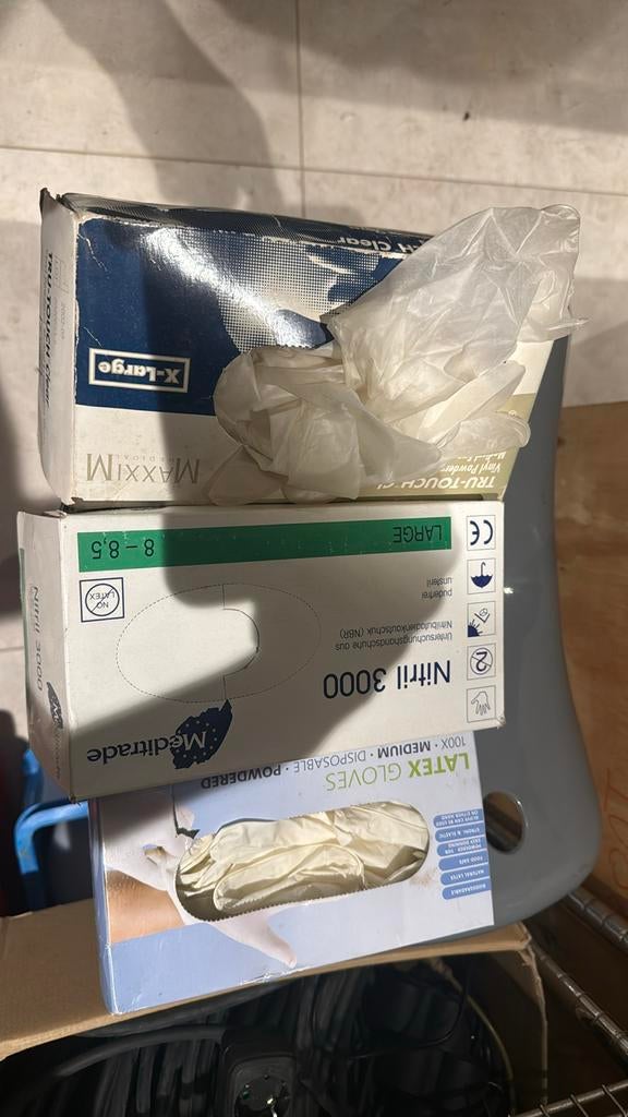 Nitril handschoenen, Ophalen