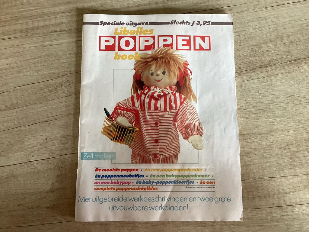 Libelles Poppenboek - patronen voor poppen en kleertjes, Hobby en Vrije tijd, Kledingpatronen, Overige merken, Kind, Ophalen of Verzenden