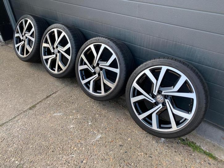 VW Polo 2G Brescia 18 inch velgen GTI/R-line met zomerbanden, Auto-onderdelen, Banden en Velgen, Velg(en), Zomerbanden, 18 inch