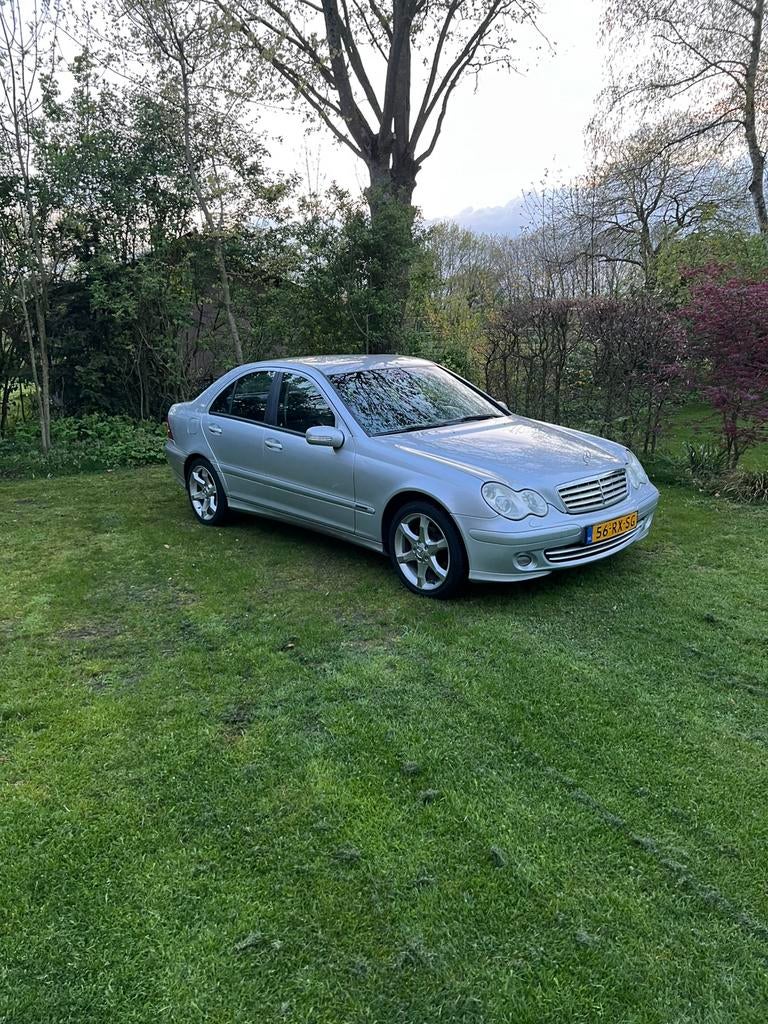 Mercedes-Benz C-Klasse 1.8 C180 Kompr Sedan 2005 Grijs, 1385 kg, Achterwielaandrijving, Zwart, 1796 cc