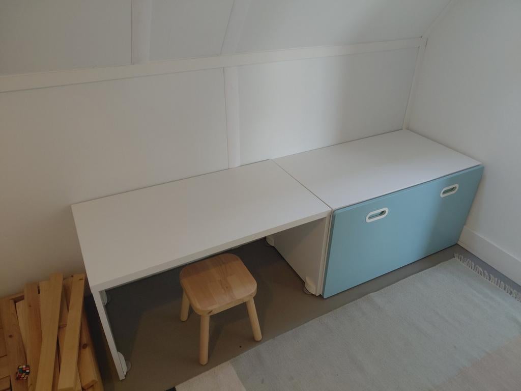 Ikea stuva speelgoedkist met krukje en bureau, Ophalen, Zo goed als nieuw, Tafel(s) en Stoel(en)