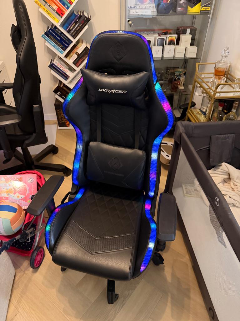 Gaming chair Deltaco met verlichting, Ophalen, Zo goed als nieuw, Zwart