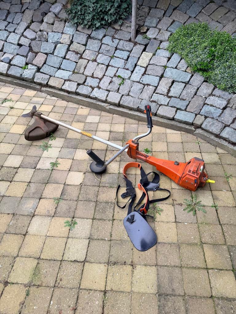 Husqvarna 250R bosmaaier compleet, Ophalen, Gebruikt, 10 tot 30 cm, Benzine