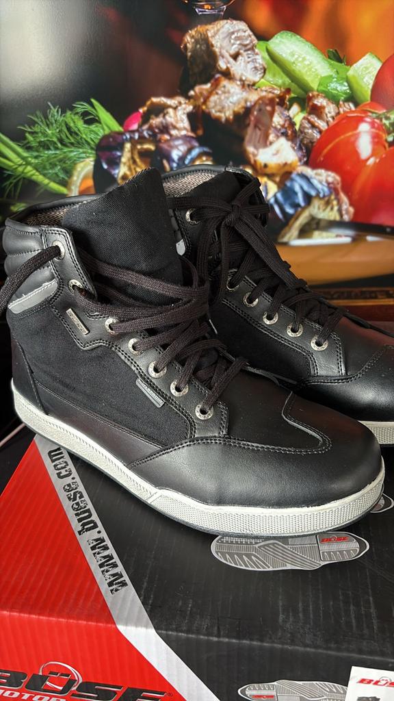 Motor schoenen en motor jas 2x gedragen tijdens les, Motoren, Kleding | Motorkleding, Ophalen of Verzenden, Tweedehands, Heren