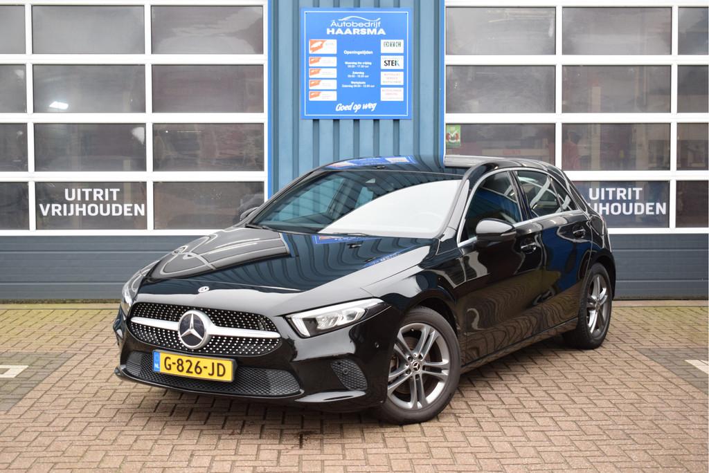 Mercedes-Benz A-Klasse 200 Premium Plus Achteruitrij Camara, Auto's, Gebruikt, 4 cilinders, Zwart, Leder