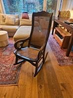 Gratis houten schommelstoel, rieten zitting, lichte schade, Ophalen