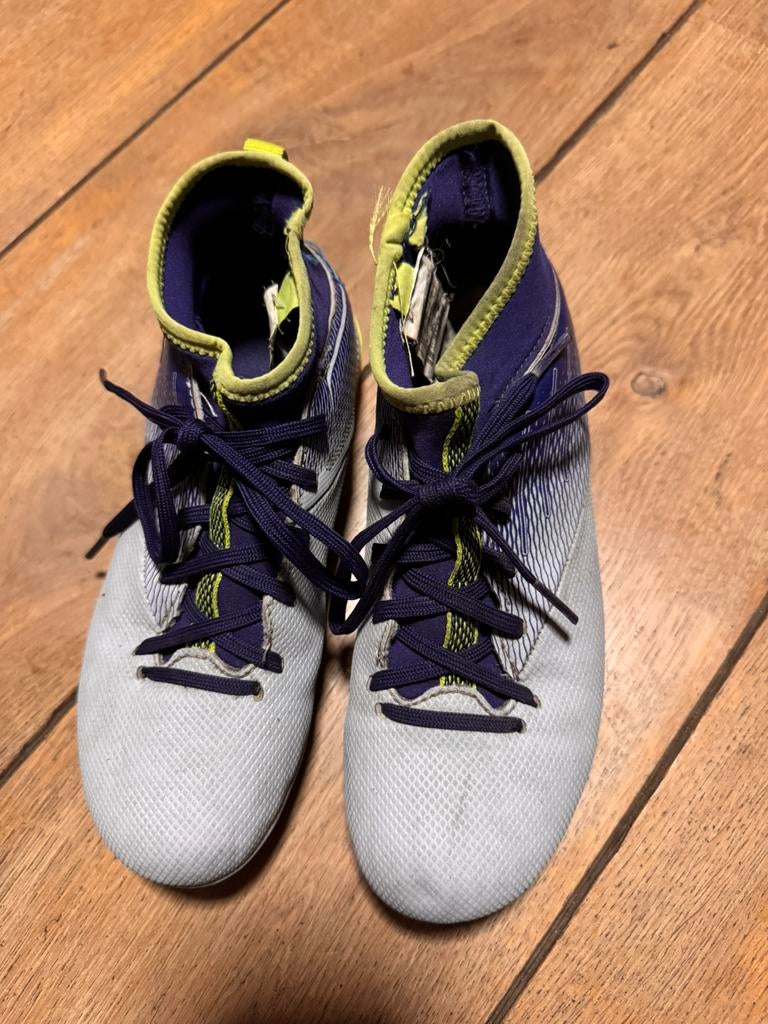 Voetbal schoenen maat 33, Sport en Fitness, Voetbal, Maat XS of kleiner, Ophalen, Zo goed als nieuw, Schoenen