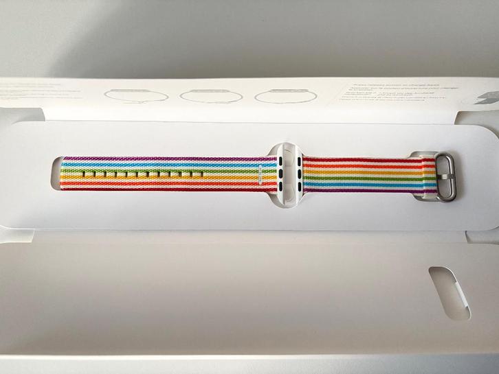 Apple Watch Pride Edition 2018 Woven Nylon 42/44/45/46/49mm, Telecommunicatie, Wearable-accessoires, Zo goed als nieuw, Bandje
